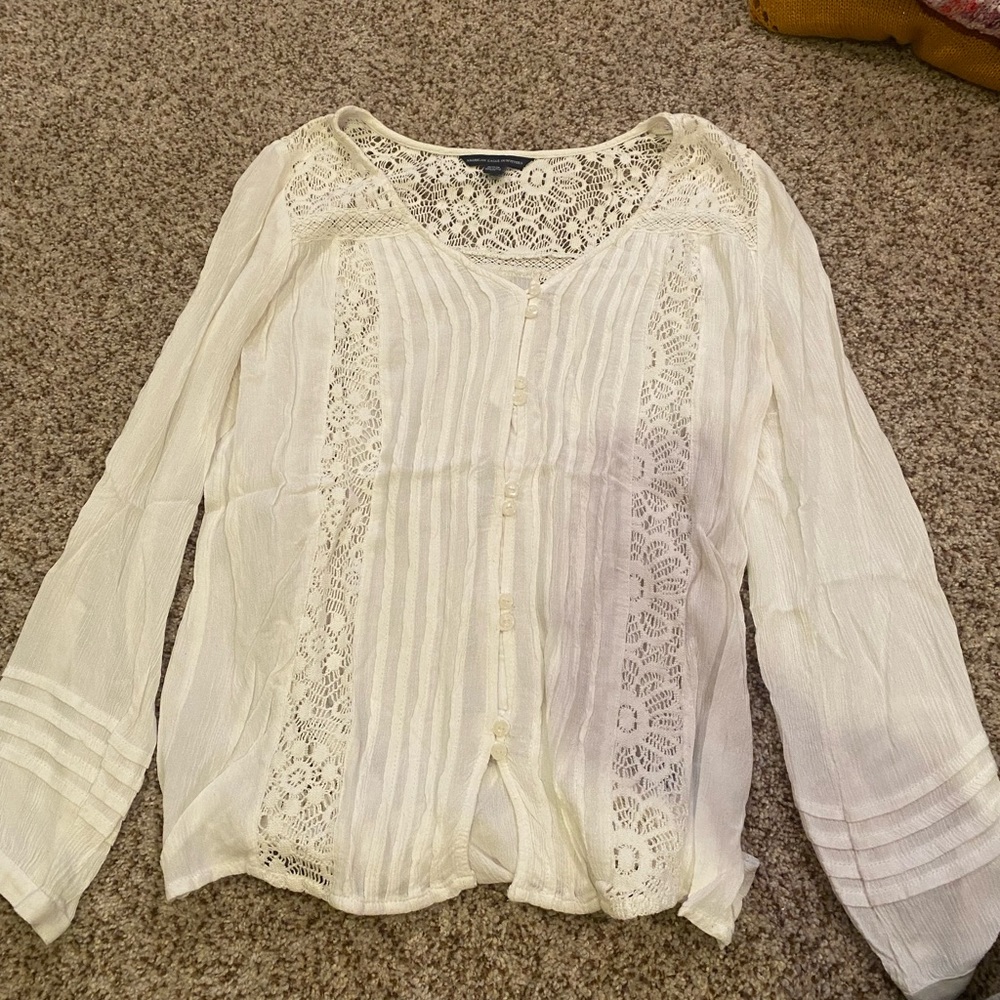 PRETTY WHITE AMERICAN EAGLE BLOUSE